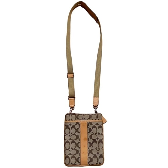 Coach Classic Crossbody bag - Picture 1 of 12